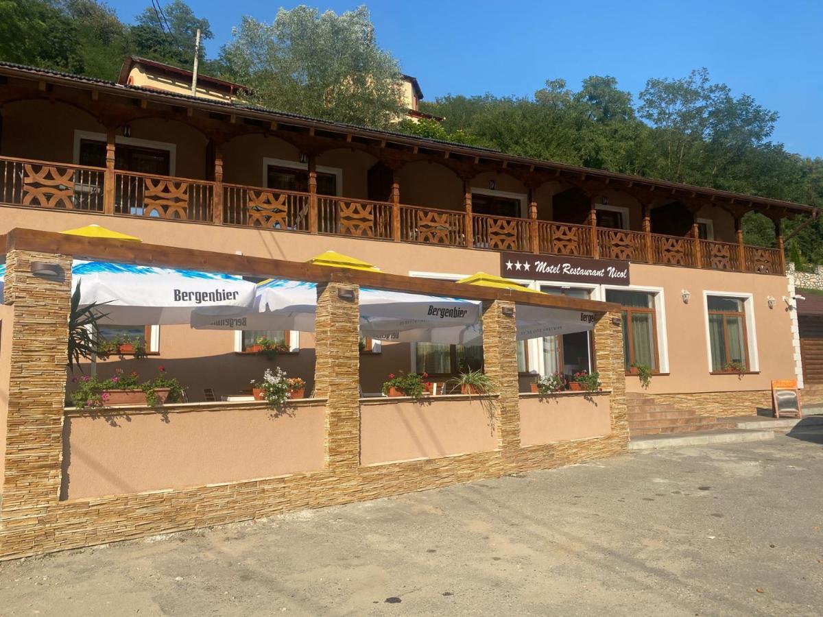 Motel Restaurant Nicol Armenis Buitenkant foto